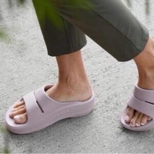 OOFOS Unisex Oomega Ooahh Luxe Purple Slip On Sandals | 6M -7W